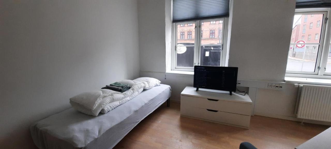 Private Room In A Shared Apartment โอเดนเซ ภายนอก รูปภาพ