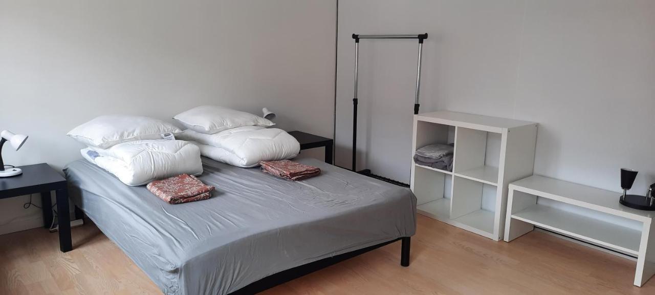 Private Room In A Shared Apartment โอเดนเซ ภายนอก รูปภาพ
