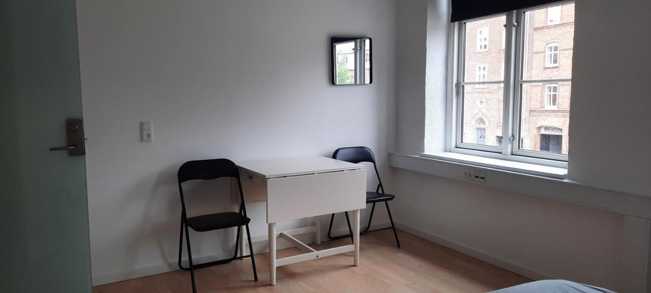 Private Room In A Shared Apartment โอเดนเซ ภายนอก รูปภาพ