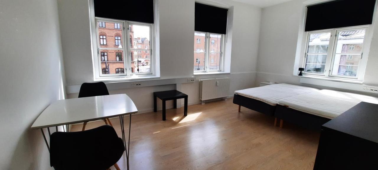 Private Room In A Shared Apartment โอเดนเซ ภายนอก รูปภาพ