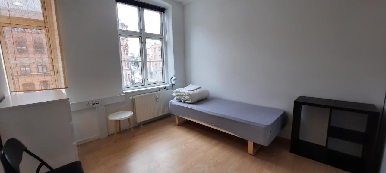 Private Room In A Shared Apartment โอเดนเซ ภายนอก รูปภาพ