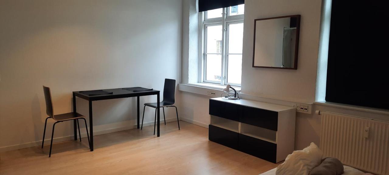 Private Room In A Shared Apartment โอเดนเซ ภายนอก รูปภาพ