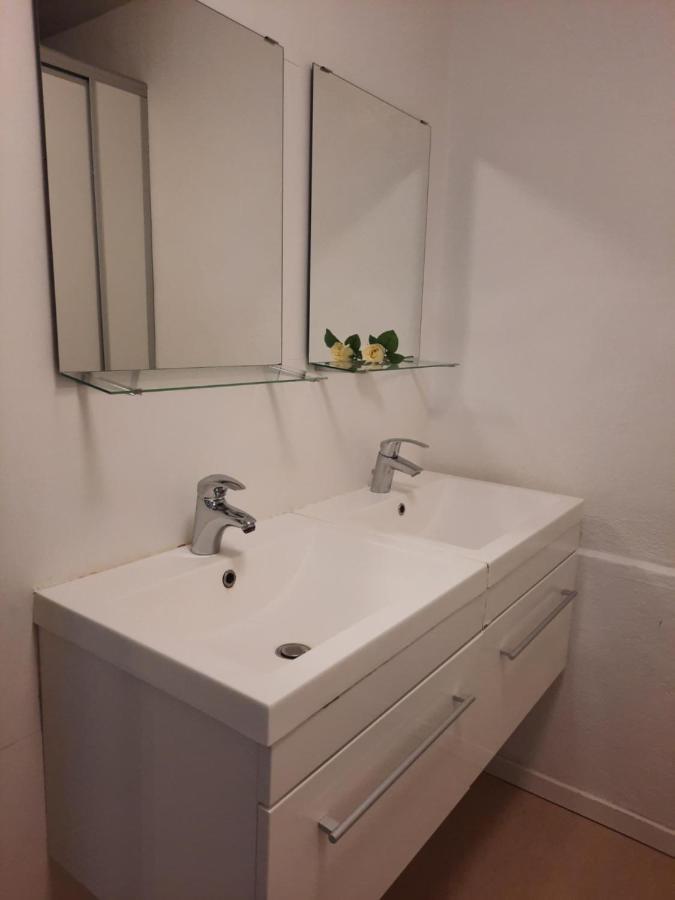 Private Room In A Shared Apartment โอเดนเซ ภายนอก รูปภาพ